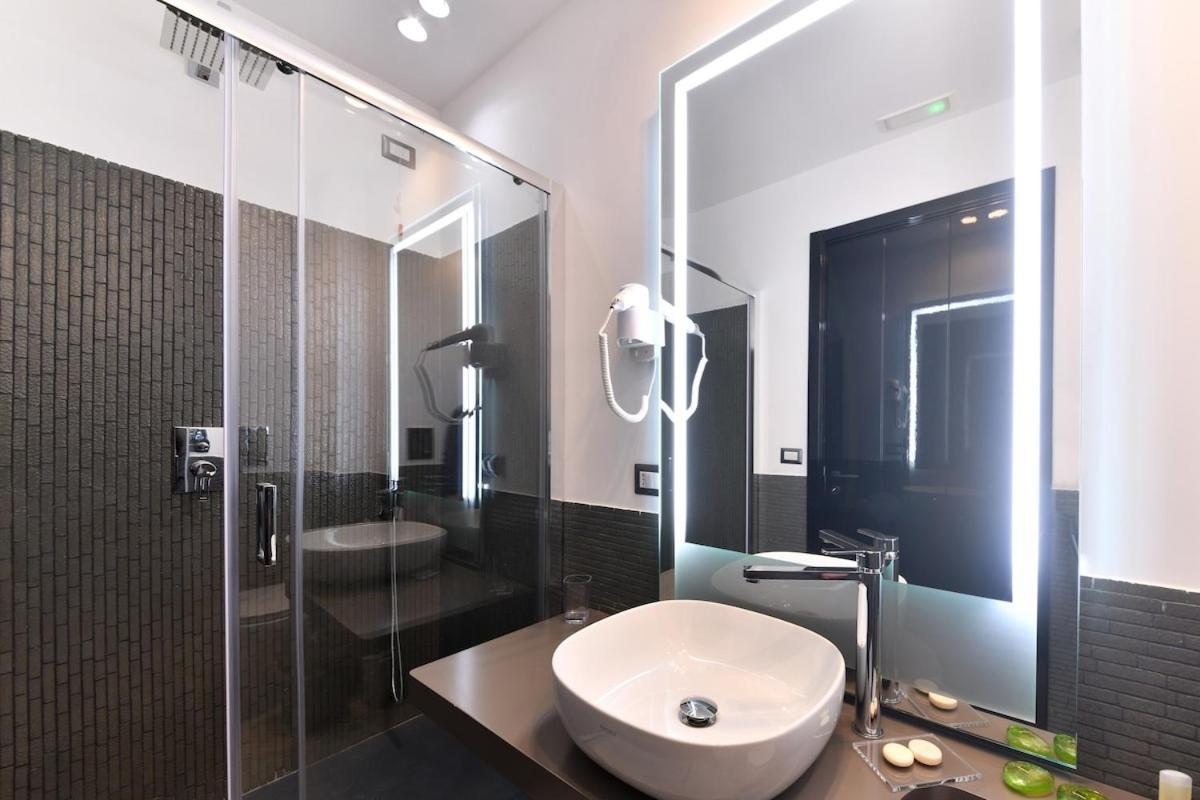 Domus 42 Otel Napoli Oda fotoğraf